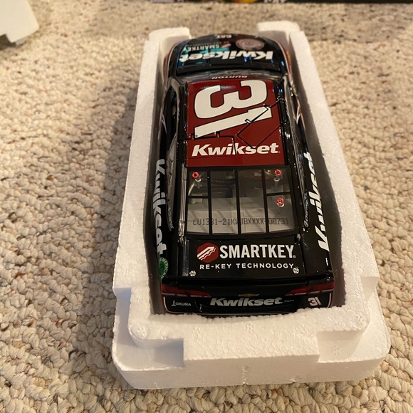 Autographed Jeff Burton NASCAR 1:24- Scale Stock Car - Picture 3 of 6